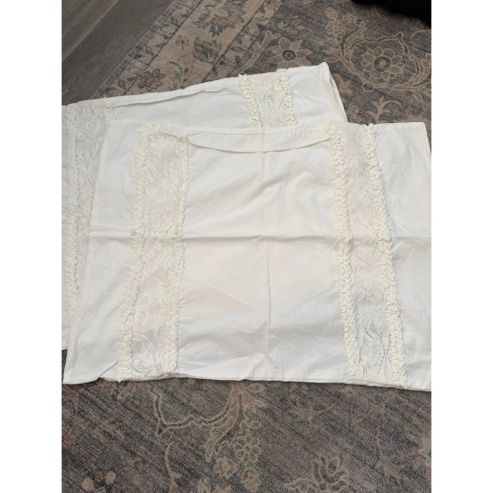 Simply Shabby Chic Lace Trim White Pillowcase Set